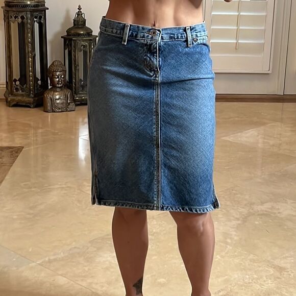 💕Guess Jean skirt 💕  - Picture 1 of 6